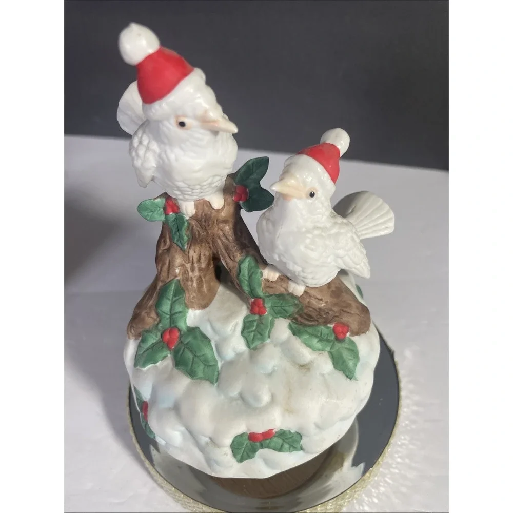 Vintage Christmas Music Box Display Snow Birds - Pre-Owned‎ Windup